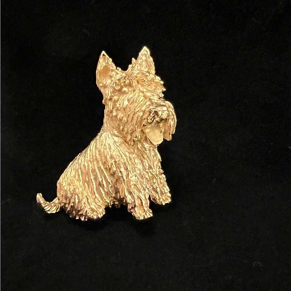Vintage Signed Trifari Textured Gold Tone Terrier Dog Brooch Pin Scottie Westie